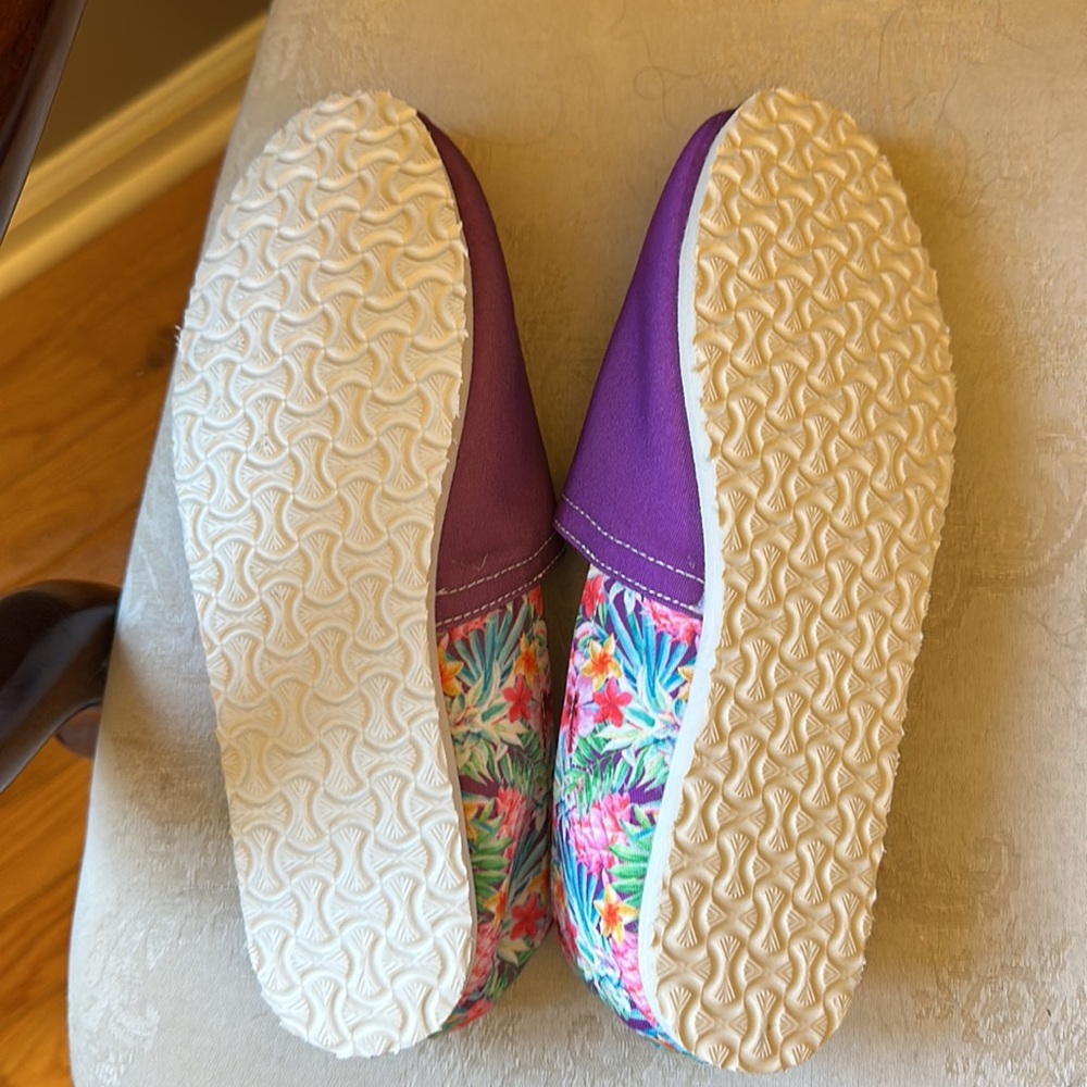 Brand new Yes We Vibe canvas espadrilles in purple/floral pattern - Picture 5 of 7